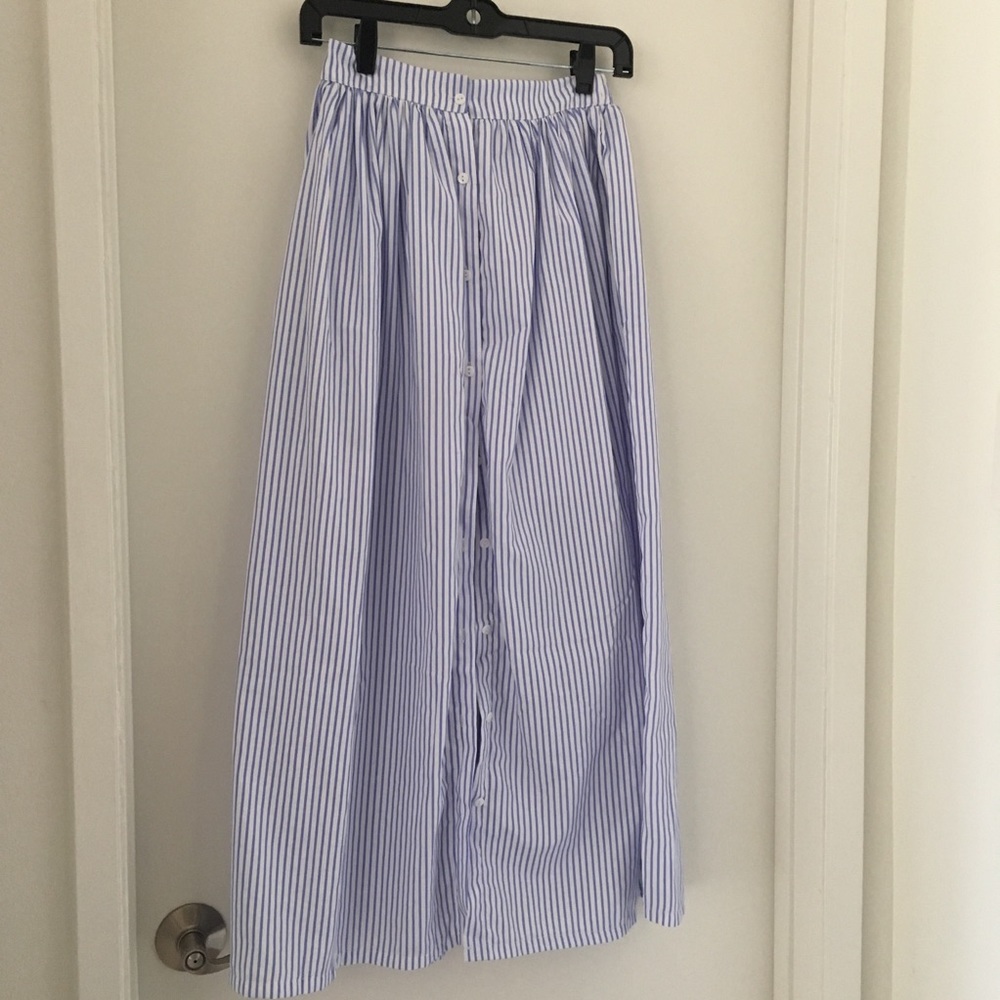 High waisted maxi skirt with slit